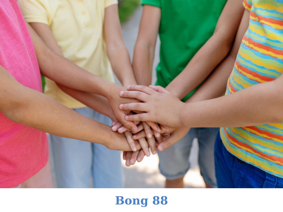 Loginbong88.net – Tài trợ học phí cho 100 trẻ em nghèo xã Cư Lễ, Na Rì